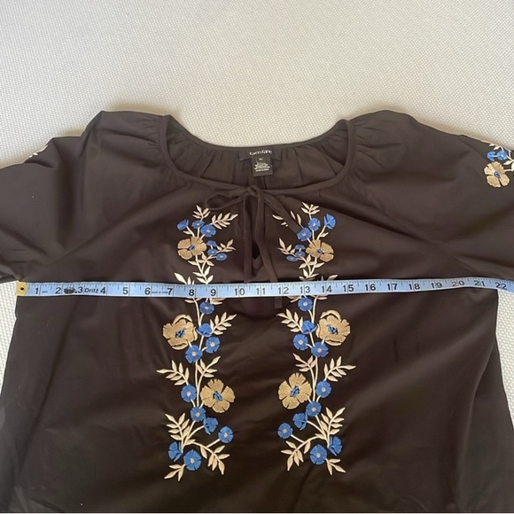 Karen Kane Black Peasant Blouse Floral
Embroidered Tie Front Size Medium - Picture 5 of 8